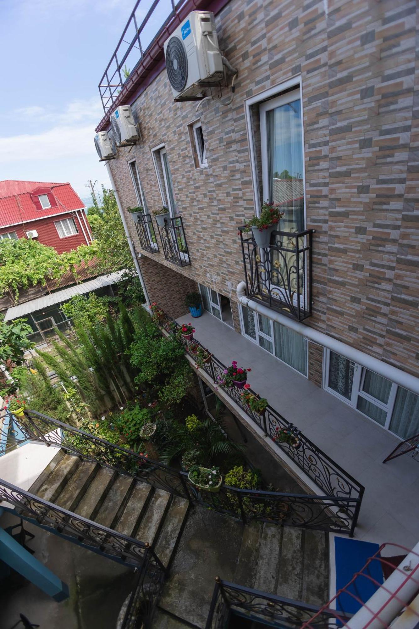 Guest House Ocean Force Batumi Esterno foto