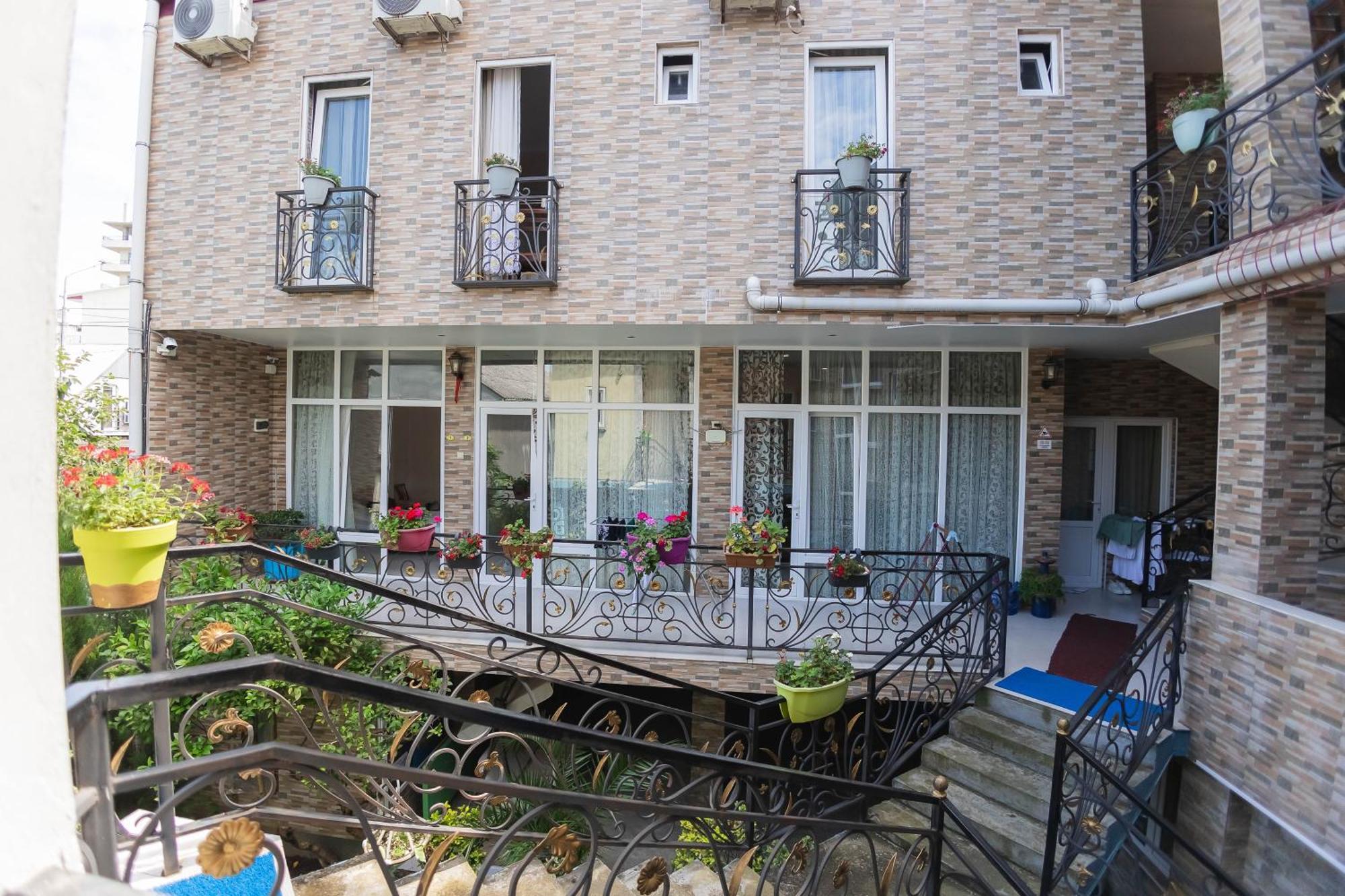 Guest House Ocean Force Batumi Esterno foto