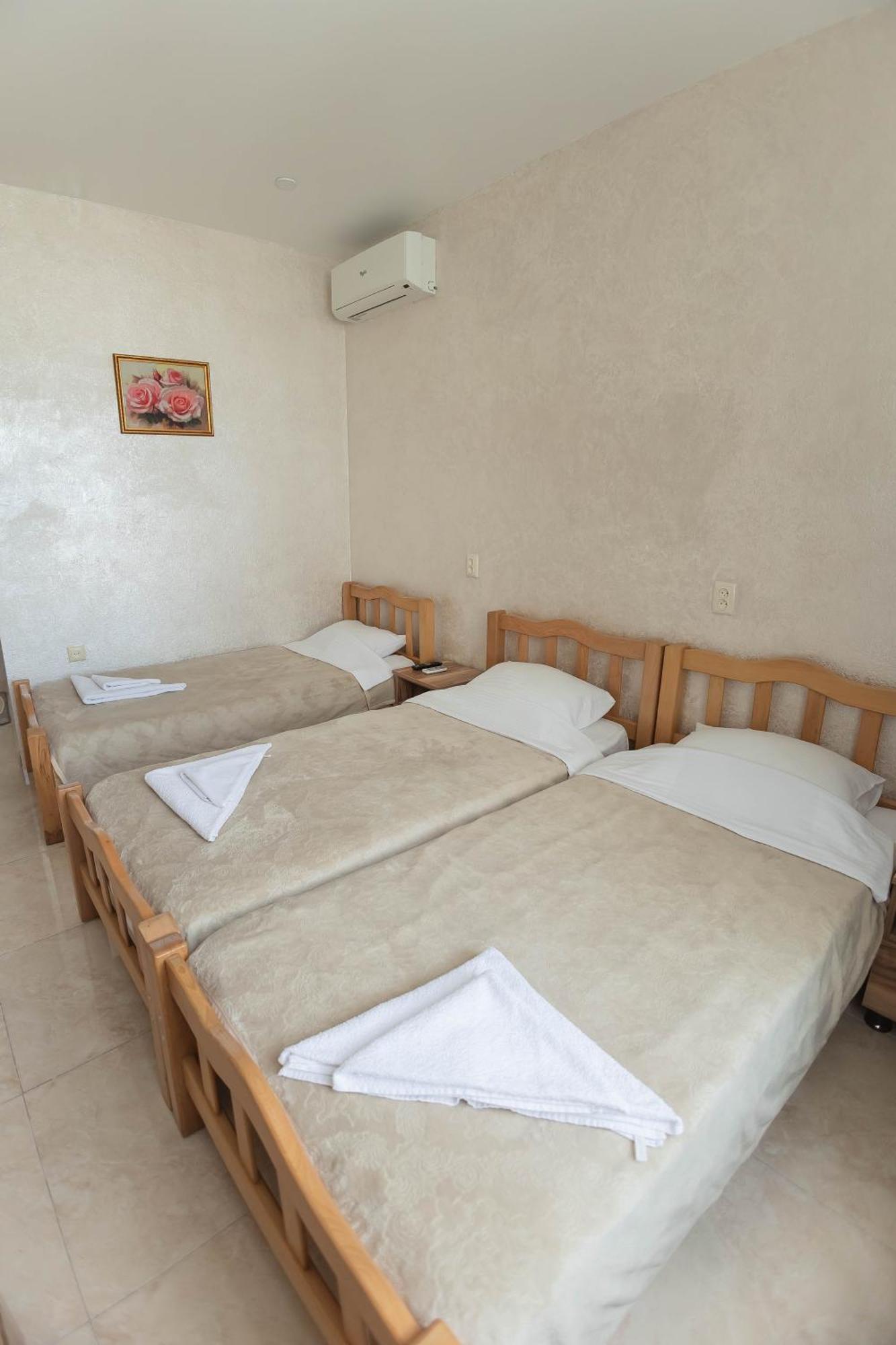 Guest House Ocean Force Batumi Esterno foto